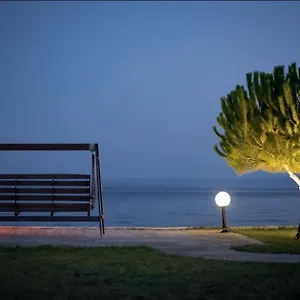 Ξενοδοχείο με διαμερίσματα On The Wave Spitakia Sto Kyma